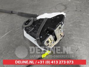 Nissan Juke Rear door lock mechanism 4-door, left O581320 photo 2