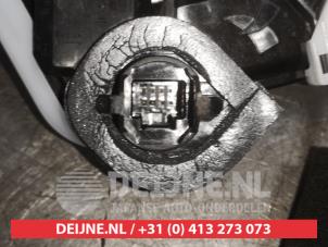 Nissan Juke Front door lock mechanism 4-door, right O581335 photo 3
