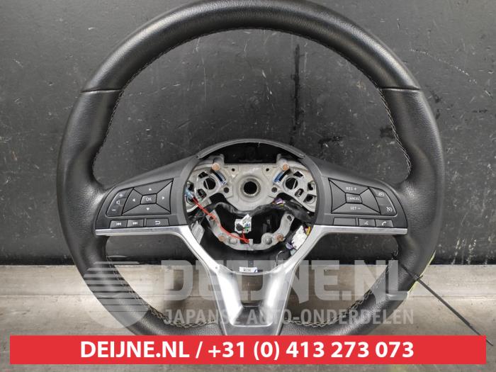 Nissan Juke Lenkrad O581344