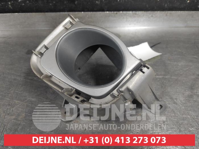 Toyota Prius Bumper Rooster O581567