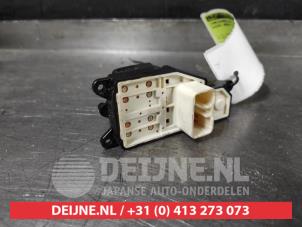 Suzuki Wagon R+ Multi-functional window switch O582104 photo 2
