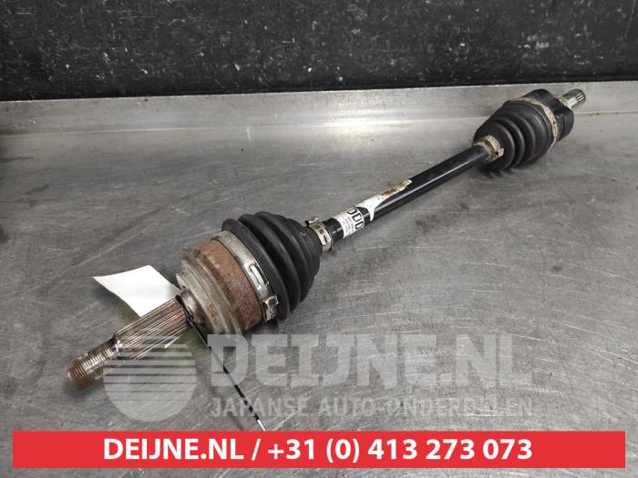 Toyota Yaris Aandrijfas links-voor O582496