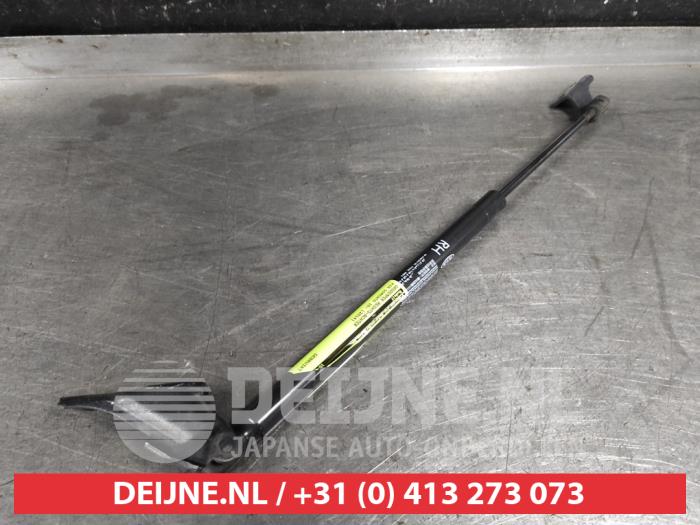 Kia Sorento Rear gas strut, right O582508