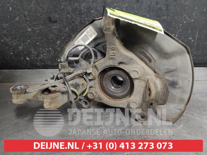 Toyota Avensis Achsschenkel rechts vorne O582781