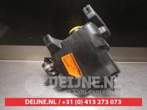 Mazda RX-8 Scheibensprühertank vorne O340408 foto 4