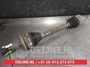 Gebruikte Aandrijfas links-voor Toyota Auris (E15) 1.33 Dual VVT-I 16V Prijs € 50,00 Margeregeling aangeboden door V.Deijne Jap.Auto-onderdelen BV
