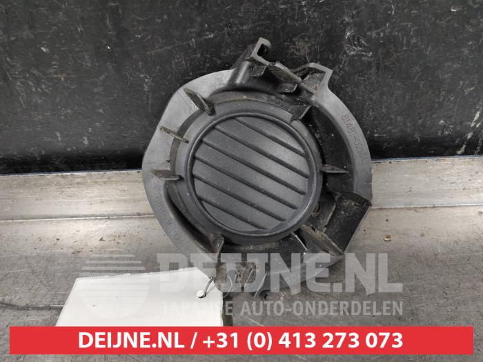 Toyota Auris Bumper grille O583402
