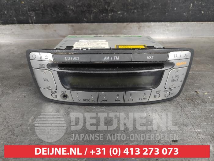 Radio van een Toyota Aygo (B10) 1.0 12V VVT-i 2009