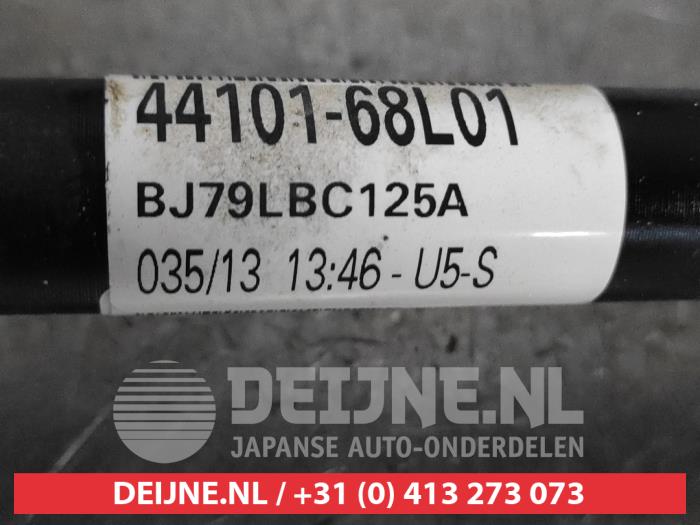 Aandrijfas rechts-voor van een Suzuki Swift (ZA/ZC/ZD) 1.2 16V 2014