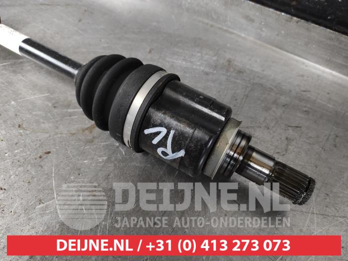 Aandrijfas rechts-voor van een Suzuki Swift (ZA/ZC/ZD) 1.2 16V 2014