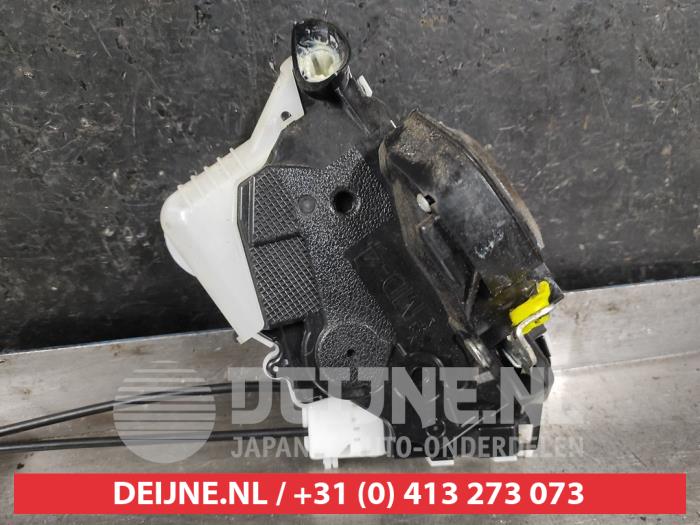 Toyota Verso-S Door lock mechanism 4-door, front left O583792