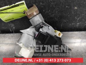Toyota Yaris Kontaktslot+Sleutel O584005 foto 2