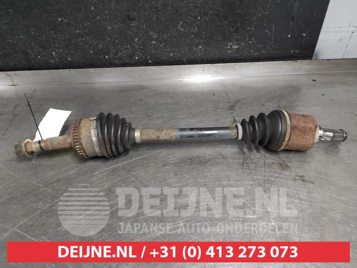Gebruikte Steekas links-voor Nissan Almera Tino (V10M) 1.8 16V Prijs € 40,00 Margeregeling aangeboden door V.Deijne Jap.Auto-onderdelen BV