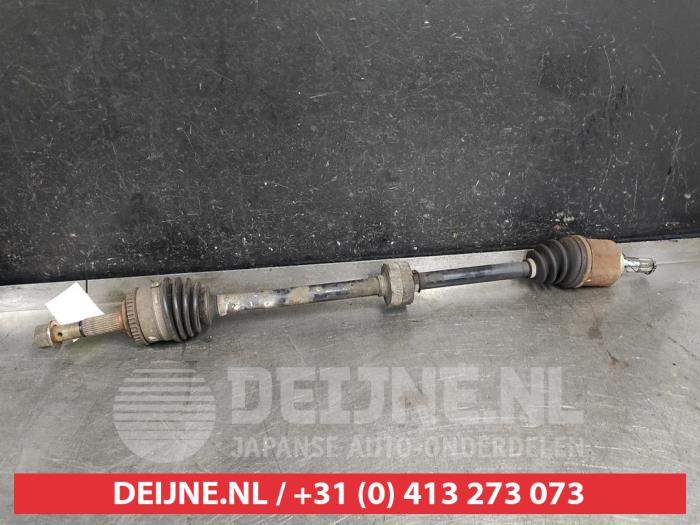 Gebruikte Steekas rechts-voor Nissan Almera Tino (V10M) 1.8 16V Prijs € 50,00 Margeregeling aangeboden door V.Deijne Jap.Auto-onderdelen BV