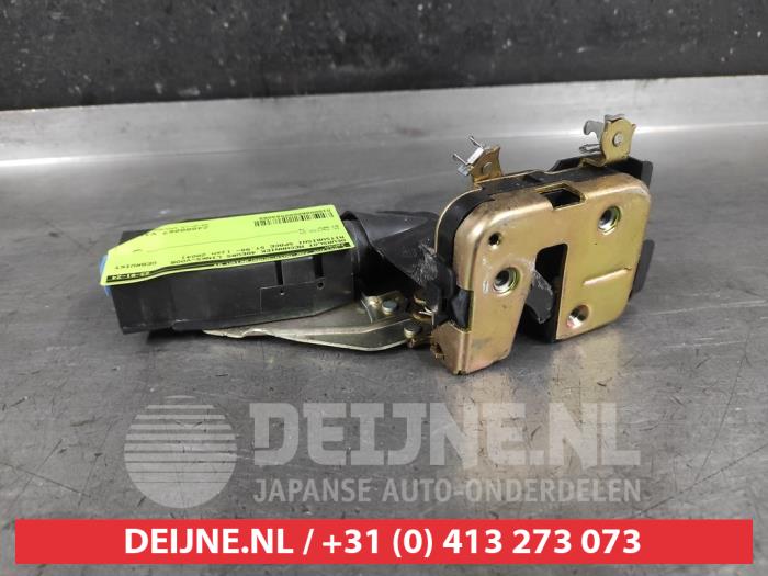 Mitsubishi Space Star Deurslot Mechaniek 4Deurs links-voor O584068