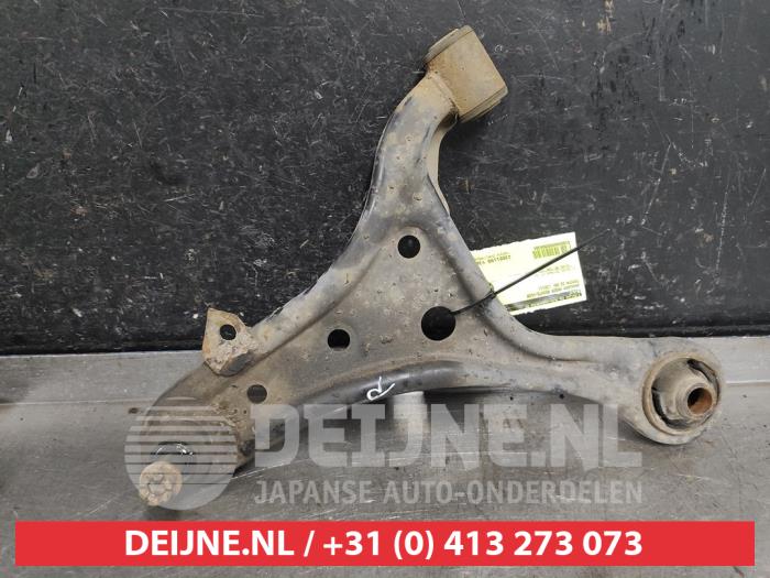 Toyota IQ Front lower wishbone, right O584304