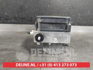 Nissan Pulsar ABS pump O584690 photo 2
