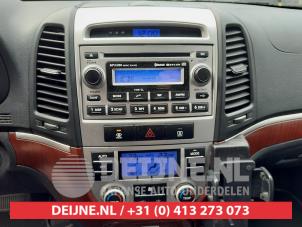 Gebruikte Radio Hyundai Santa Fe II (CM) 2.2 CRDi 16V 4x4 Prijs op aanvraag aangeboden door V.Deijne Jap.Auto-onderdelen BV