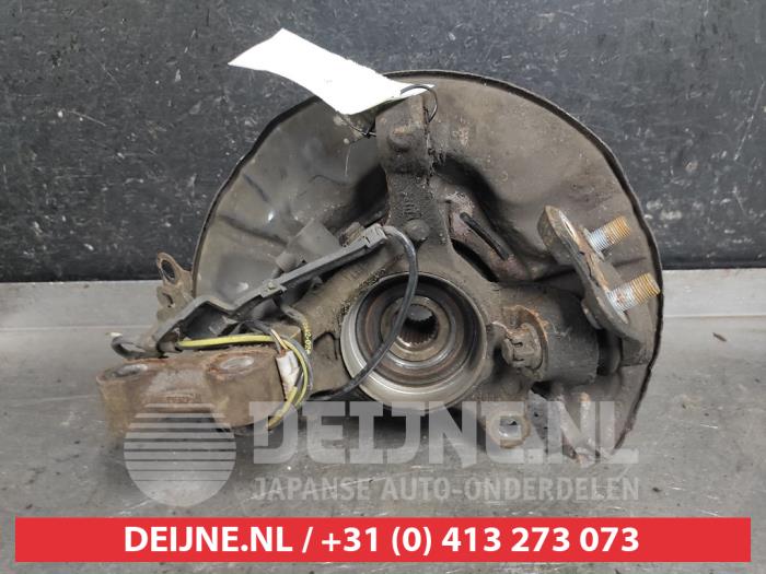 Toyota Corolla Verso Fusee rechts-voor O585060