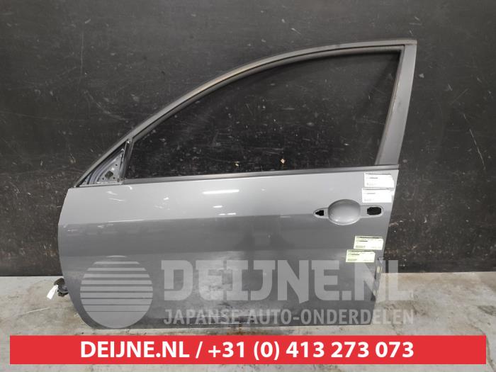 Nissan Primera Portier 4Deurs links-voor O585474
