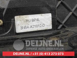 Mazda 3 Front door lock mechanism 4-door, right O585817 photo 2