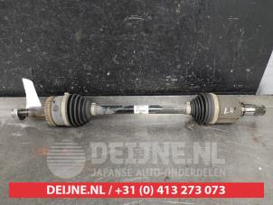 Gebruikte Aandrijfas links-voor Kia Sportage (QL) 1.6 CRDi 16V Eco-Dynamics+ Prijs € 75,00 Margeregeling aangeboden door V.Deijne Jap.Auto-onderdelen BV