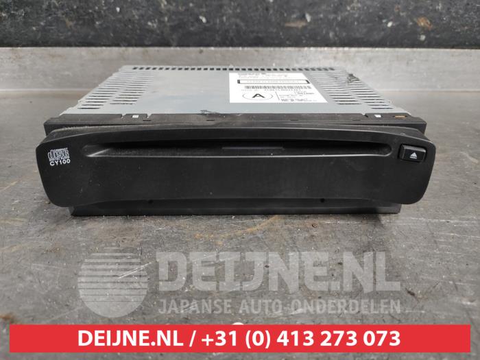 Nissan Primera CD player O585852