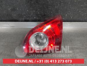 Gebruikte Achterklep reflector rechts Nissan Qashqai (J10) 1.6 16V Prijs € 25,00 Margeregeling aangeboden door V.Deijne Jap.Auto-onderdelen BV