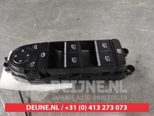 Gebruikte Schakelblok ruiten Mazda 3 Sport (BP) 2.0 SkyActiv-G 122 Mild Hybrid 16V Prijs € 75,00 Margeregeling aangeboden door V.Deijne Jap.Auto-onderdelen BV