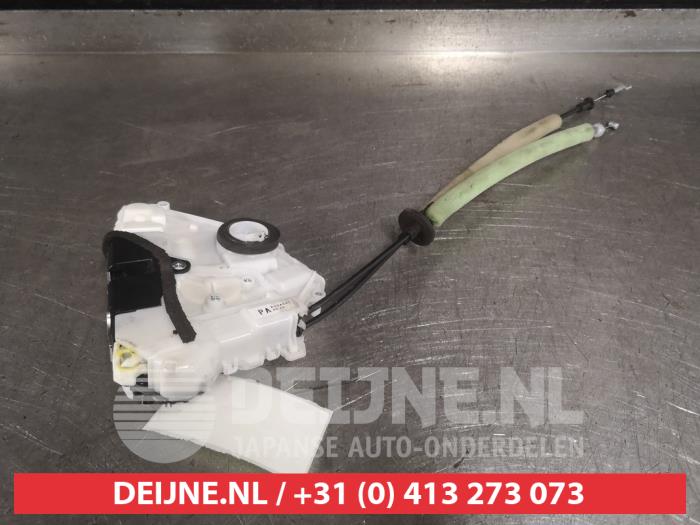 Mazda 3 Türschlossmechanik 4-türig links vorne O586282
