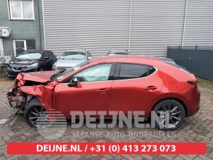 Gebruikte Driehoeks Ruit links-achter Mazda 3 Sport (BP) 2.0 SkyActiv-G 122 Mild Hybrid 16V Prijs € 35,00 Margeregeling aangeboden door V.Deijne Jap.Auto-onderdelen BV