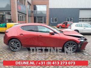 Gebruikte Driehoeks Ruit rechts-achter Mazda 3 Sport (BP) 2.0 SkyActiv-G 122 Mild Hybrid 16V Prijs € 50,00 Margeregeling aangeboden door V.Deijne Jap.Auto-onderdelen BV