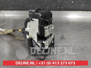 Nissan Qashqai Door lock mechanism 4-door, front left O586321 photo 2