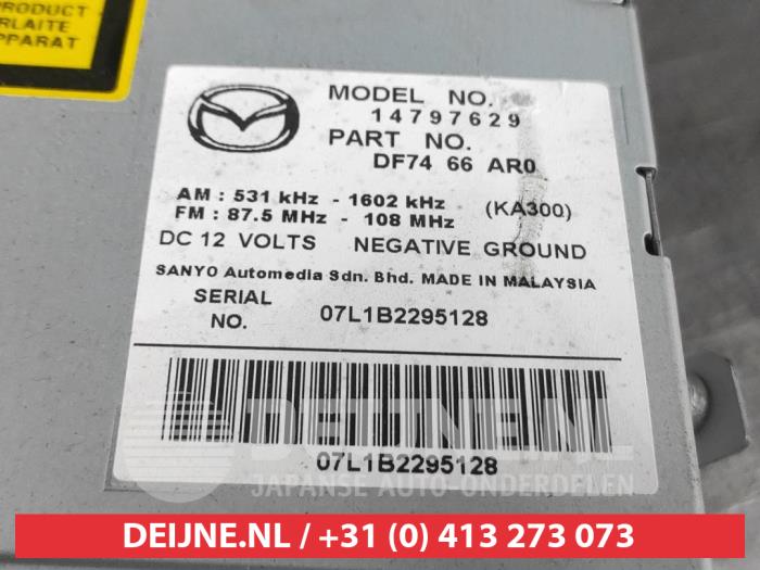 Radio van een Mazda 2 (DE) 1.3 16V S-VT 2008