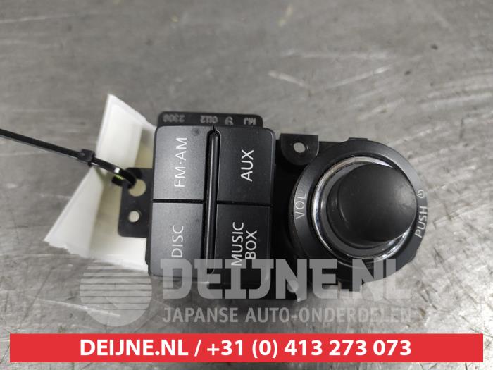 Nissan Navara Radiobedienfeld O586513