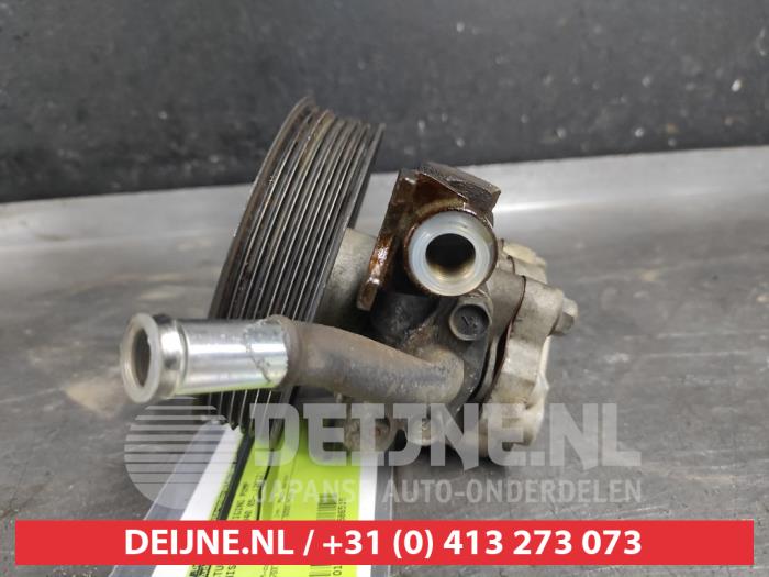 Gebruikte Pomp Servo Nissan Navara (D40) 3.0 dCi V6 24V DPF 4x4 Prijs € 75,00 Margeregeling aangeboden door V.Deijne Jap.Auto-onderdelen BV