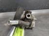 Stuurbekrachtiging Pomp van een Nissan Navara (D40), 2005 3.0 dCi V6 24V DPF 4x4, Pick-up, Diesel, 2.998cc, 170kW (231pk), 4x4, V9X, 2010-02, D40 2012