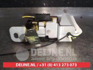 Nissan Pathfinder Tailgate lock mechanism O586776 photo 2