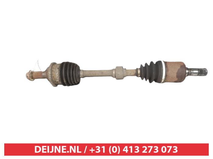 Gebruikte Aandrijfas links-voor Mazda 6 (GG12/82) 2.0i 16V Prijs € 50,00 Margeregeling aangeboden door V.Deijne Jap.Auto-onderdelen BV