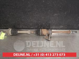 Gebruikte Aandrijfas rechts-voor Mazda 6 (GG12/82) 2.0i 16V Prijs € 50,00 Margeregeling aangeboden door V.Deijne Jap.Auto-onderdelen BV