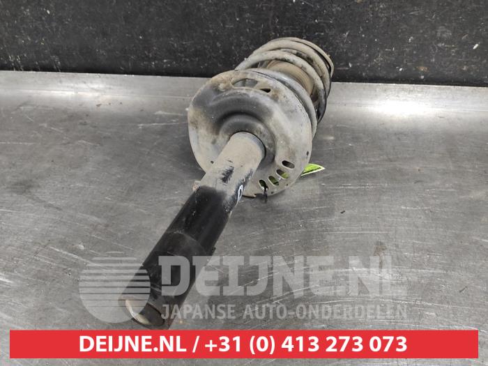 Mazda 3 Stoßdämpferstrebe rechts vorne O587130