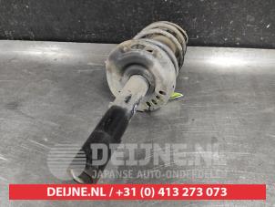Gebruikte Mac Phersonpoot rechts-voor Mazda 3 Sport (BP) 2.0 SkyActiv-G 122 Mild Hybrid 16V Prijs € 100,00 Margeregeling aangeboden door V.Deijne Jap.Auto-onderdelen BV