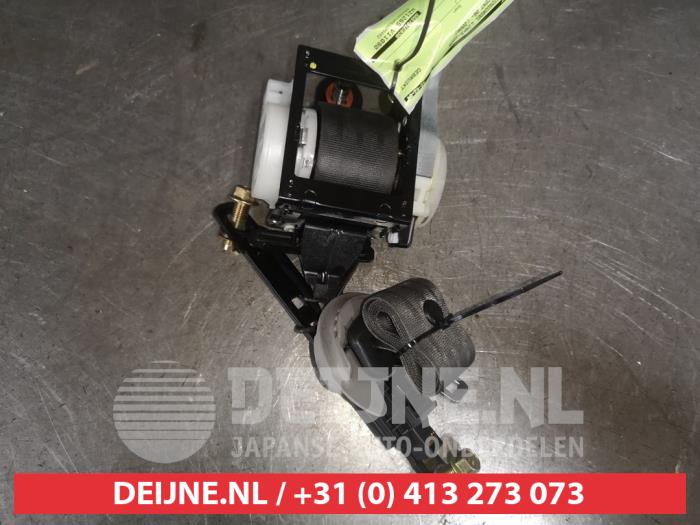 Hyundai Accent Front seatbelt, left O587456