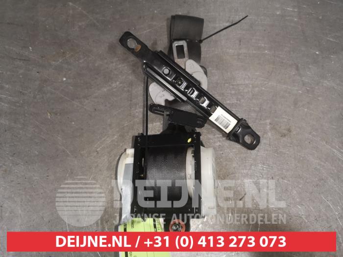 Hyundai Accent Front seatbelt, right O587457