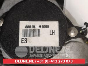 Hyundai Terracan Front seatbelt, left O587467 photo 3
