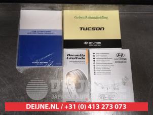 Gebruikte Instructie Boekje Hyundai Tucson (JM) 2.0 CRDi VGT 16V 4x2 Prijs op aanvraag aangeboden door V.Deijne Jap.Auto-onderdelen BV