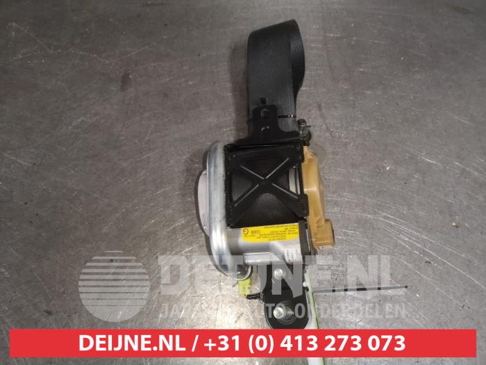 Nissan Murano Front seatbelt, right O587707