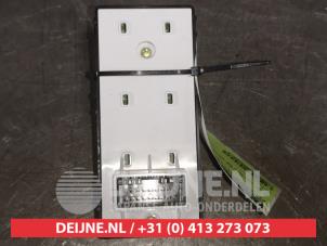 Kia Stonic Combischakelaar ramen O588014 foto 2