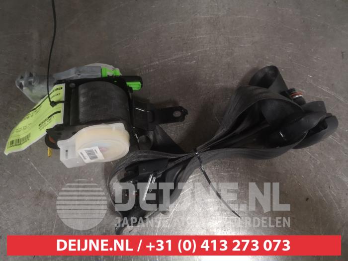 Hyundai Veloster Front seatbelt, left O588079