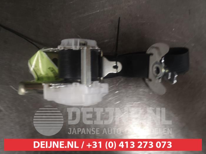 Toyota Avensis Front seatbelt, left O588086